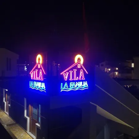 アパート La Familia *